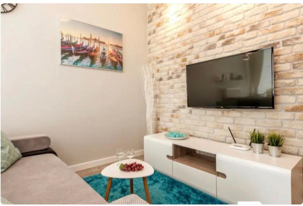 Apartment Cybernetyki Business Centre, Chopin Airport, Parking Warsaw
