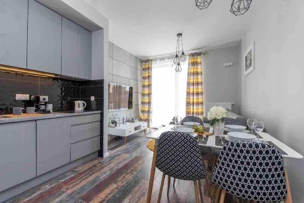 Apartment Cybernetyki Business Centre, Chopin Airport, Parking Warsaw