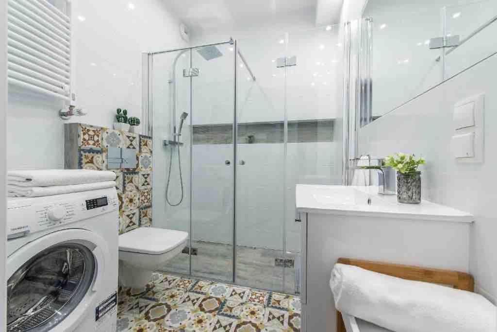 Cybernetyki Business Centre, Chopin Airport, Parking Apartment *