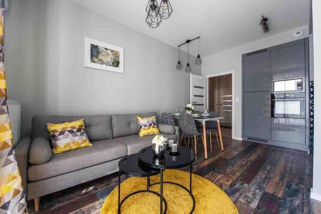 Cybernetyki Business Centre, Chopin Airport, Parking Apartment